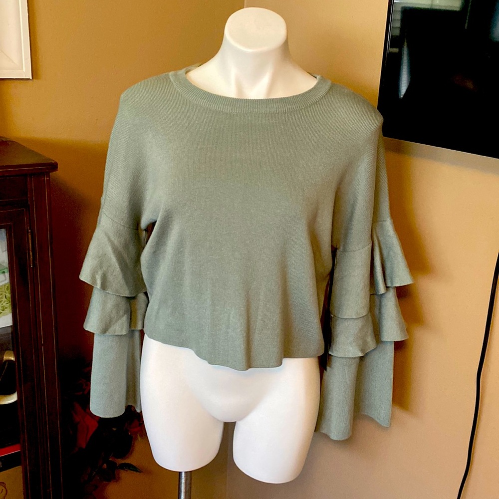 Gorgeous sage crop top sweater! So soft & comfy!